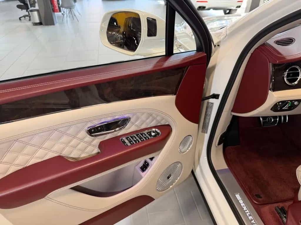 Bentley Bentayga 4.0 V8 Mulliner First Edition DUO-TONE 02/2022-photo-12