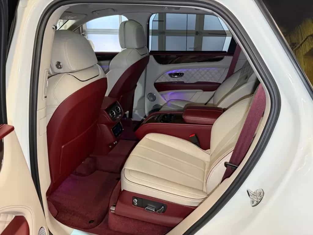 Bentley Bentayga 4.0 V8 Mulliner First Edition DUO-TONE 02/2022-photo-13