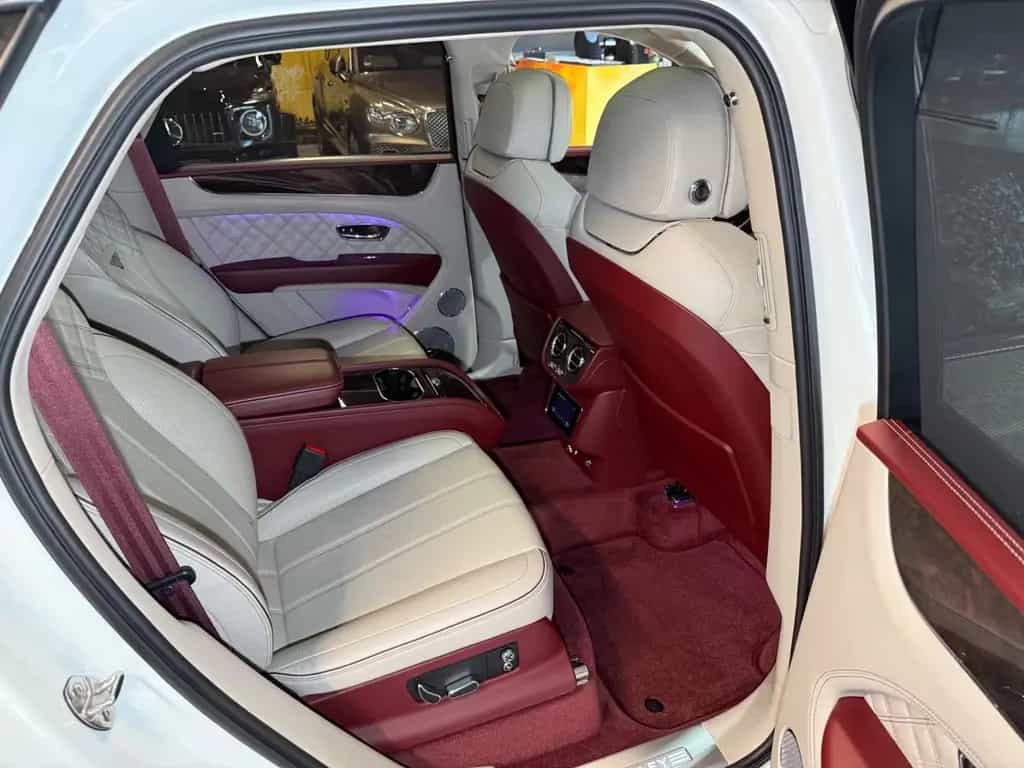 Bentley Bentayga 4.0 V8 Mulliner First Edition DUO-TONE 02/2022-photo-14