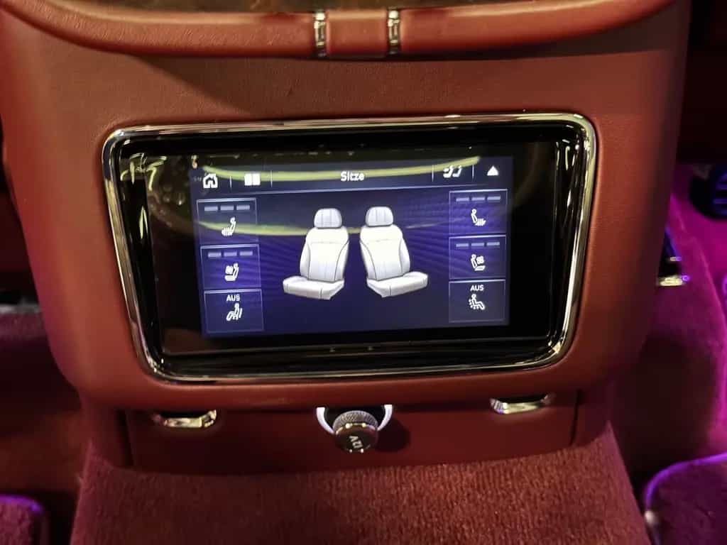 Bentley Bentayga 4.0 V8 Mulliner First Edition DUO-TONE 02/2022-photo-15