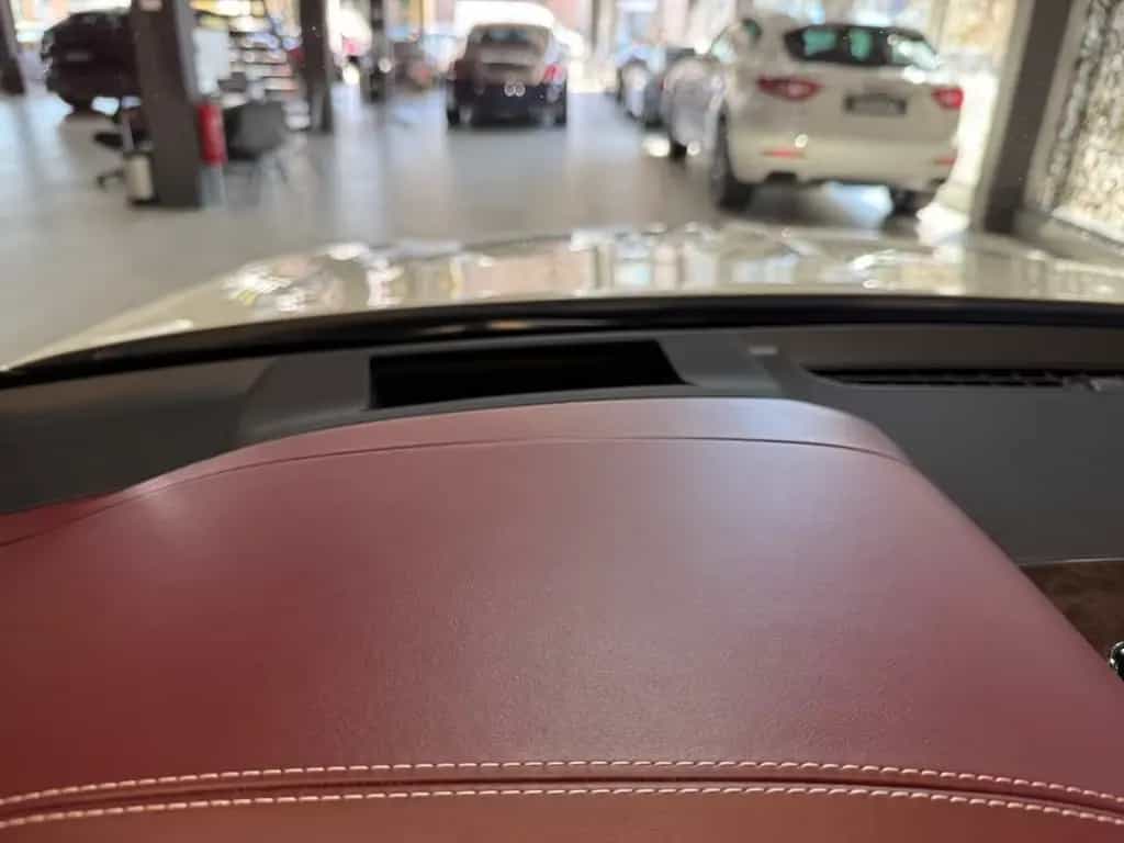 Bentley Bentayga 4.0 V8 Mulliner First Edition DUO-TONE 02/2022-photo-18