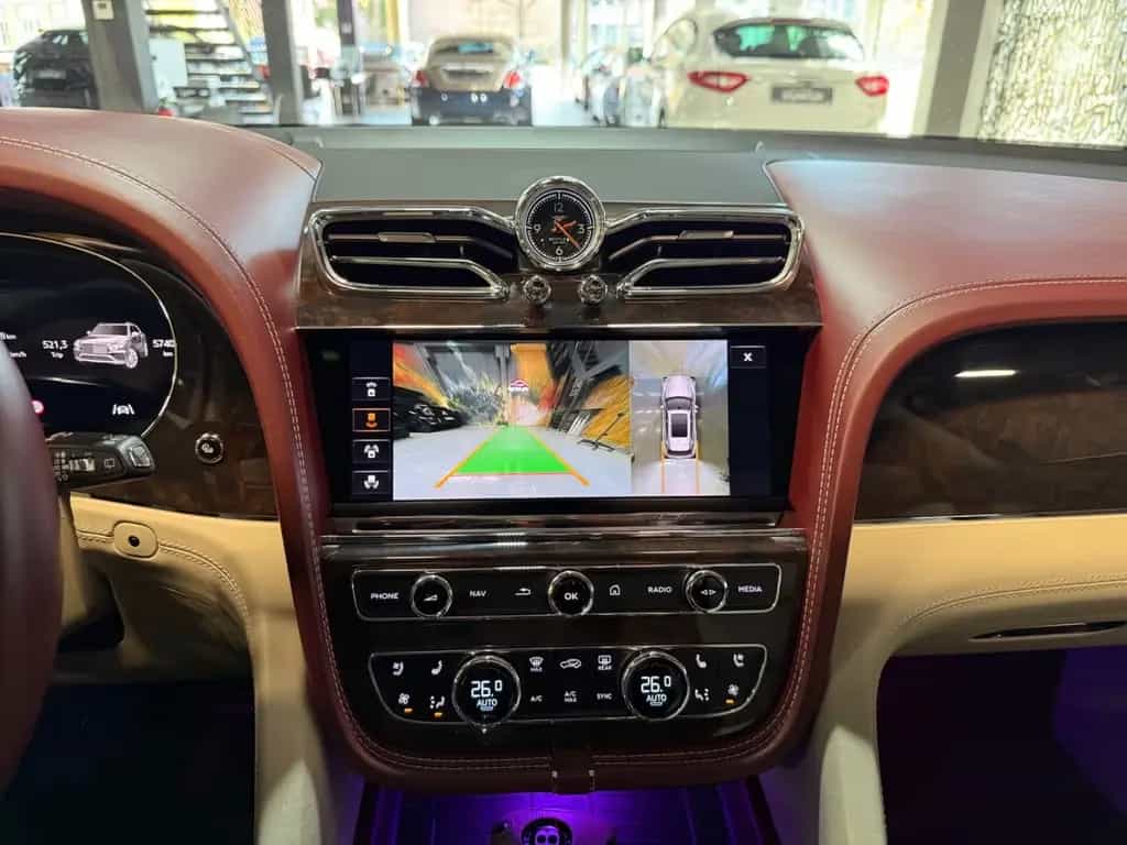 Bentley Bentayga 4.0 V8 Mulliner First Edition DUO-TONE 02/2022-photo-19