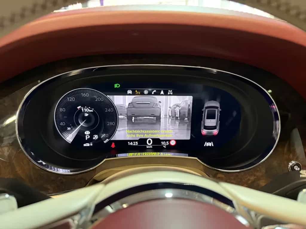 Bentley Bentayga 4.0 V8 Mulliner First Edition DUO-TONE 02/2022-photo-20