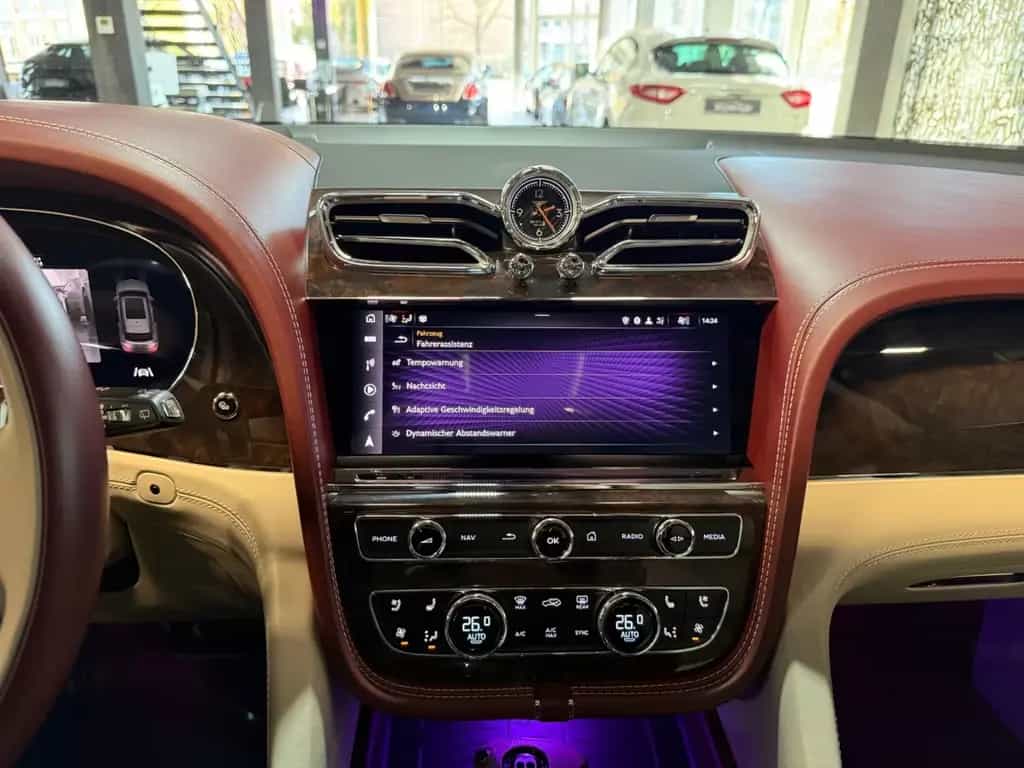 Bentley Bentayga 4.0 V8 Mulliner First Edition DUO-TONE 02/2022-photo-21