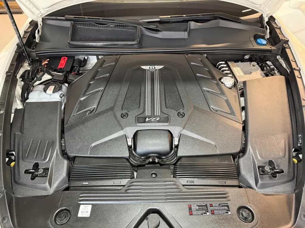 Bentley Bentayga 4.0 V8 Mulliner First Edition DUO-TONE 02/2022-photo-24