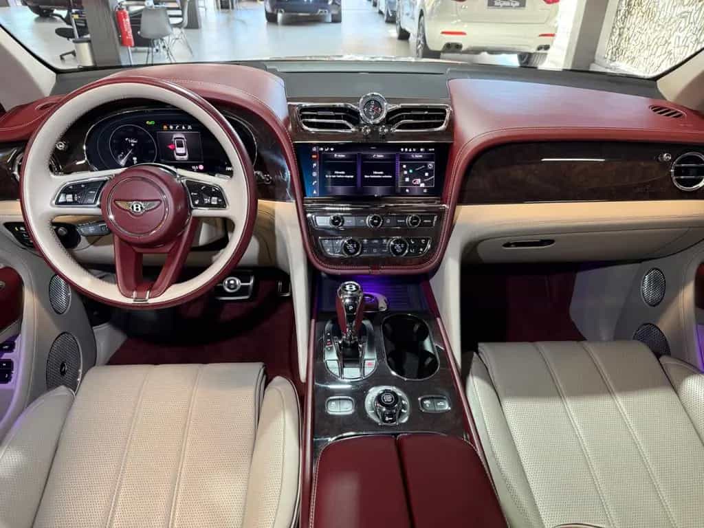 Bentley Bentayga 4.0 V8 Mulliner First Edition DUO-TONE 02/2022-photo-25