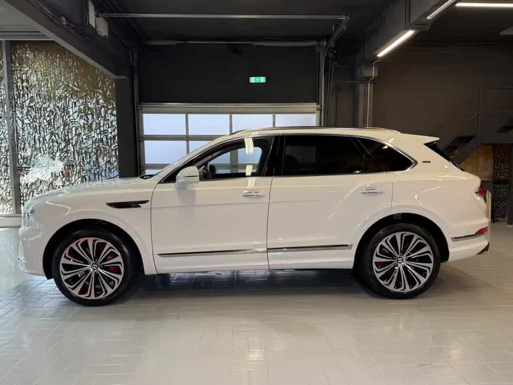 Bentley Bentayga 4.0 V8 Mulliner First Edition DUO-TONE 02/2022-photo-3