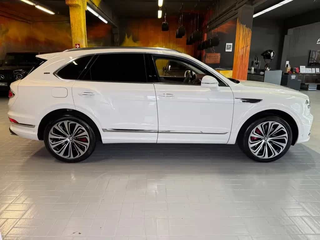 Bentley Bentayga 4.0 V8 Mulliner First Edition DUO-TONE 02/2022-photo-7