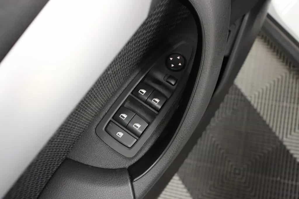 BMW X2 xDrive 18i TEMP NAVI LED SHZ S.HEFT BT 2.HD 04/2020-photo-7