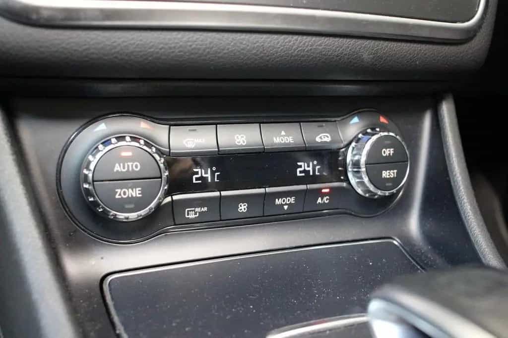 Mercedes-Benz GLA 45 AMG 4Matic PANO NAVI KAMERA SPORT-ABGAS 10/2017-photo-21