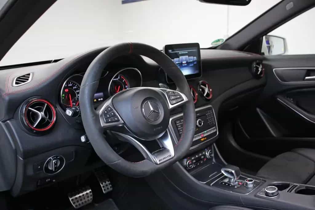 Mercedes-Benz GLA 45 AMG 4Matic PANO NAVI KAMERA SPORT-ABGAS 10/2017-photo-7
