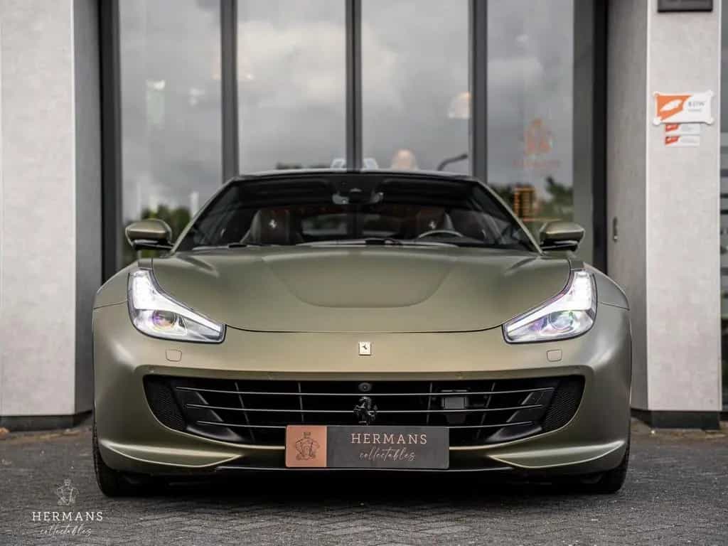 Ferrari GTC4Lusso T 3.9 V8 / Warranty / Passenger Displa 11/2020-photo-1