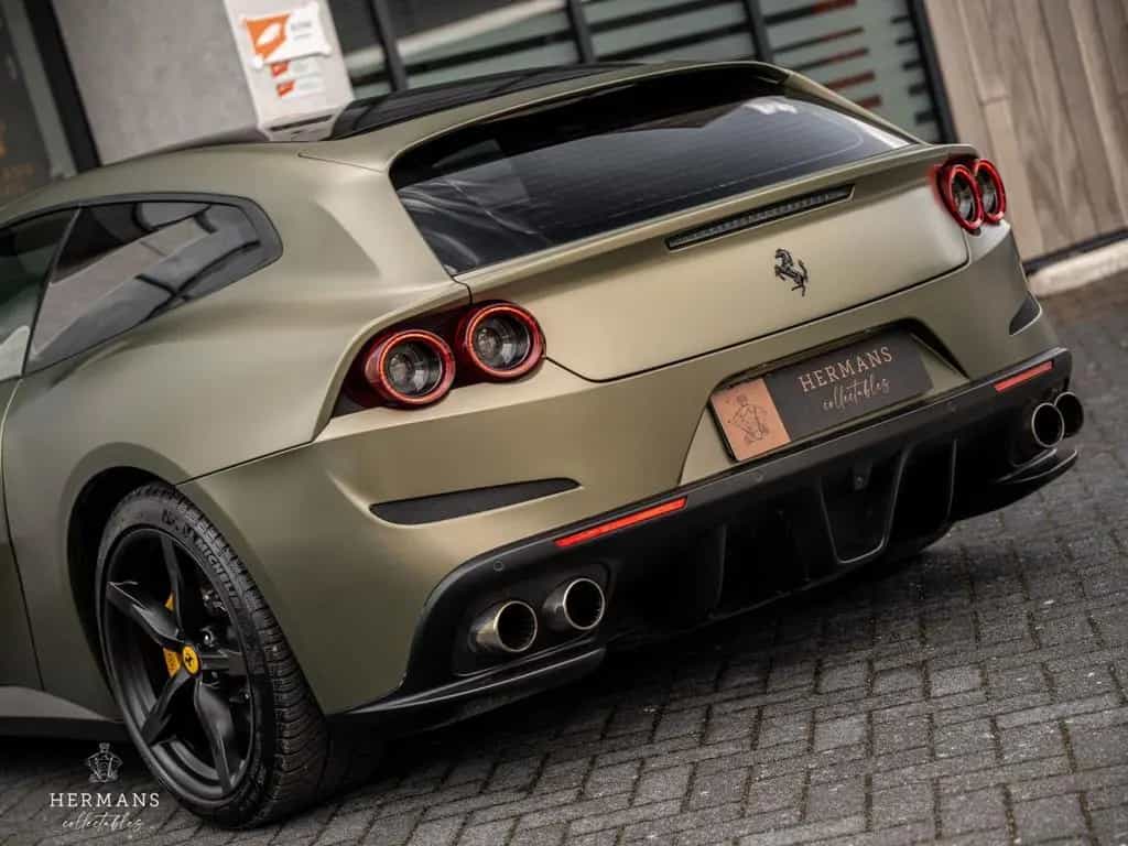 Ferrari GTC4Lusso T 3.9 V8 / Warranty / Passenger Displa 11/2020-photo-10