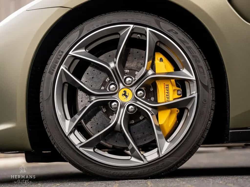 Ferrari GTC4Lusso T 3.9 V8 / Warranty / Passenger Displa 11/2020-photo-16