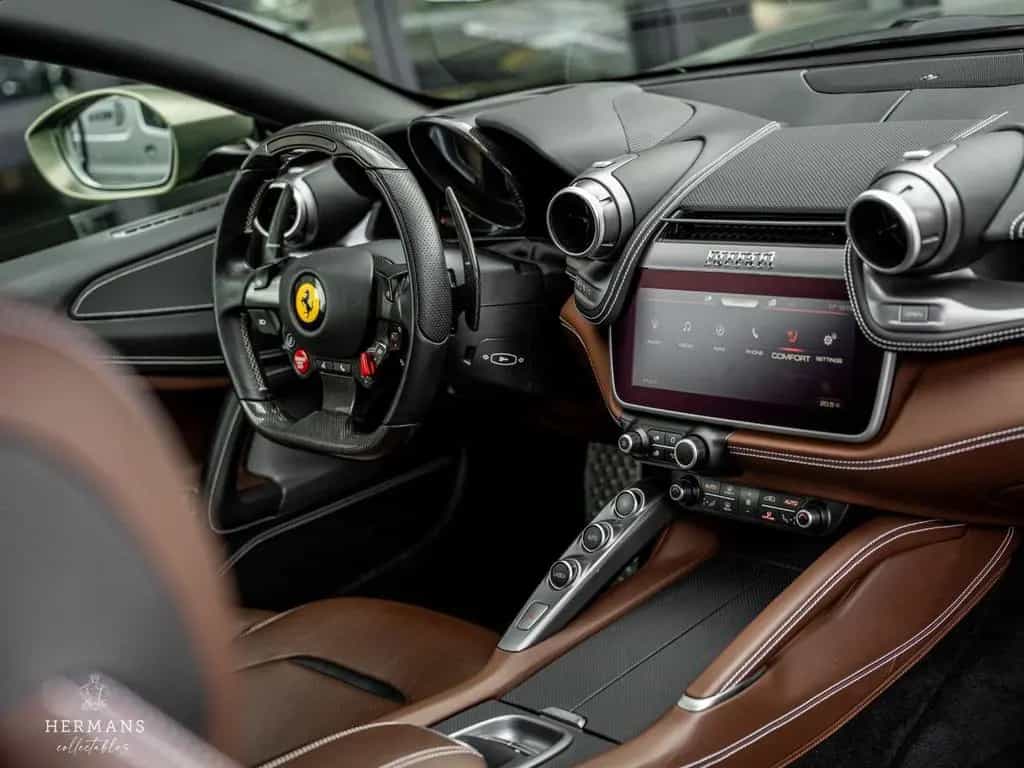Ferrari GTC4Lusso T 3.9 V8 / Warranty / Passenger Displa 11/2020-photo-18