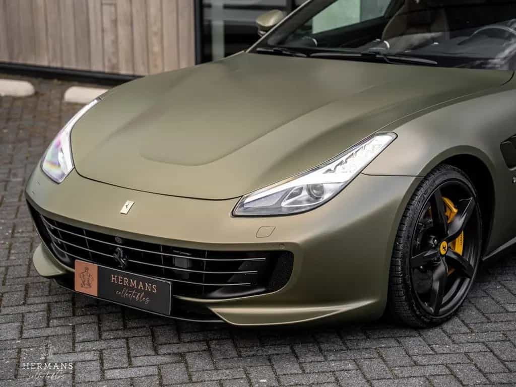 Ferrari GTC4Lusso T 3.9 V8 / Warranty / Passenger Displa 11/2020-photo-2