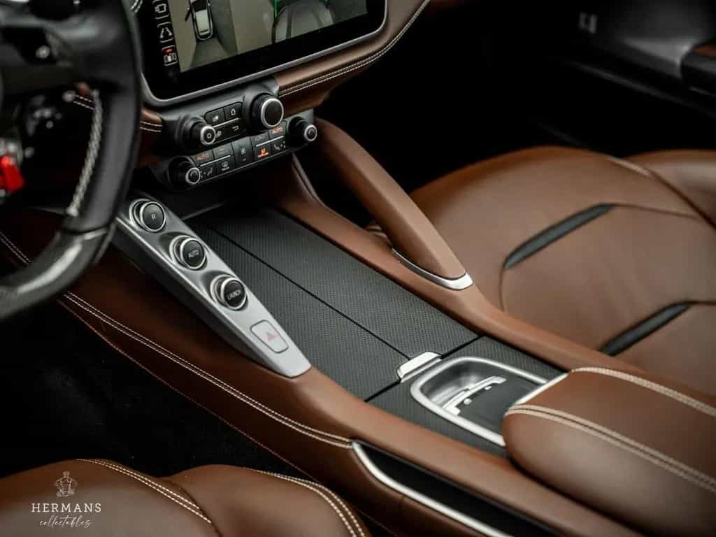 Ferrari GTC4Lusso T 3.9 V8 / Warranty / Passenger Displa 11/2020-photo-25