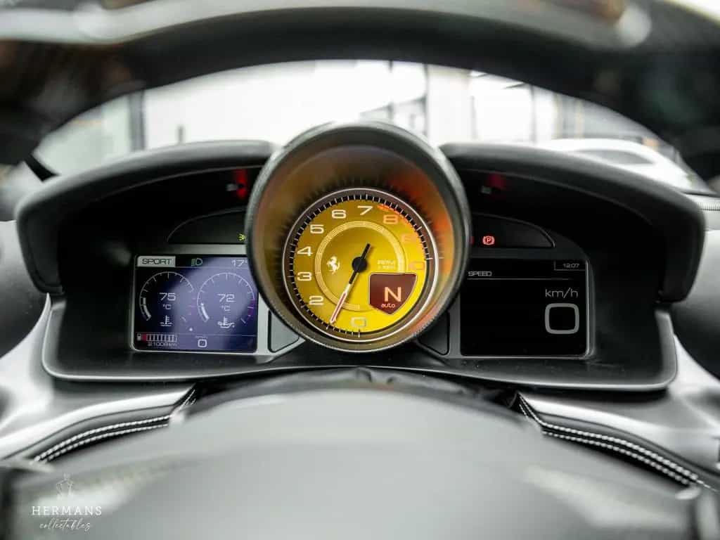 Ferrari GTC4Lusso T 3.9 V8 / Warranty / Passenger Displa 11/2020-photo-27