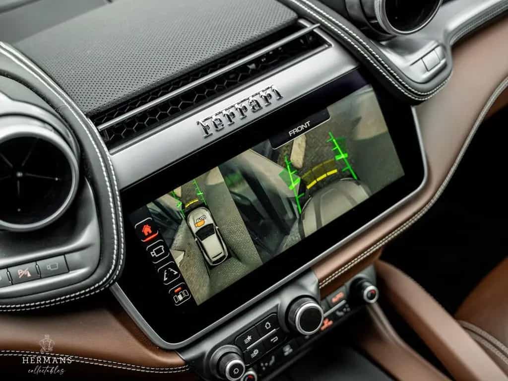 Ferrari GTC4Lusso T 3.9 V8 / Warranty / Passenger Displa 11/2020-photo-29