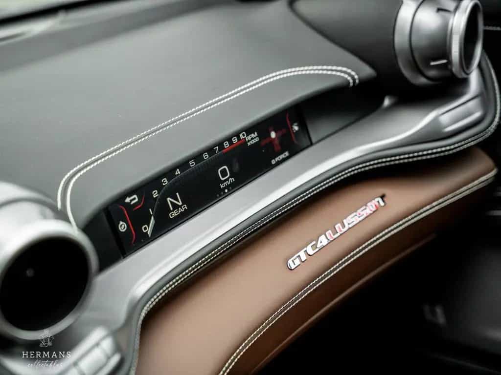 Ferrari GTC4Lusso T 3.9 V8 / Warranty / Passenger Displa 11/2020-photo-30