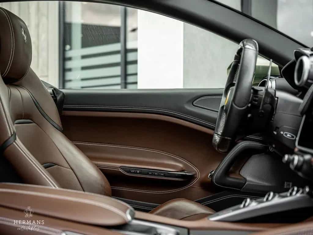 Ferrari GTC4Lusso T 3.9 V8 / Warranty / Passenger Displa 11/2020-photo-31
