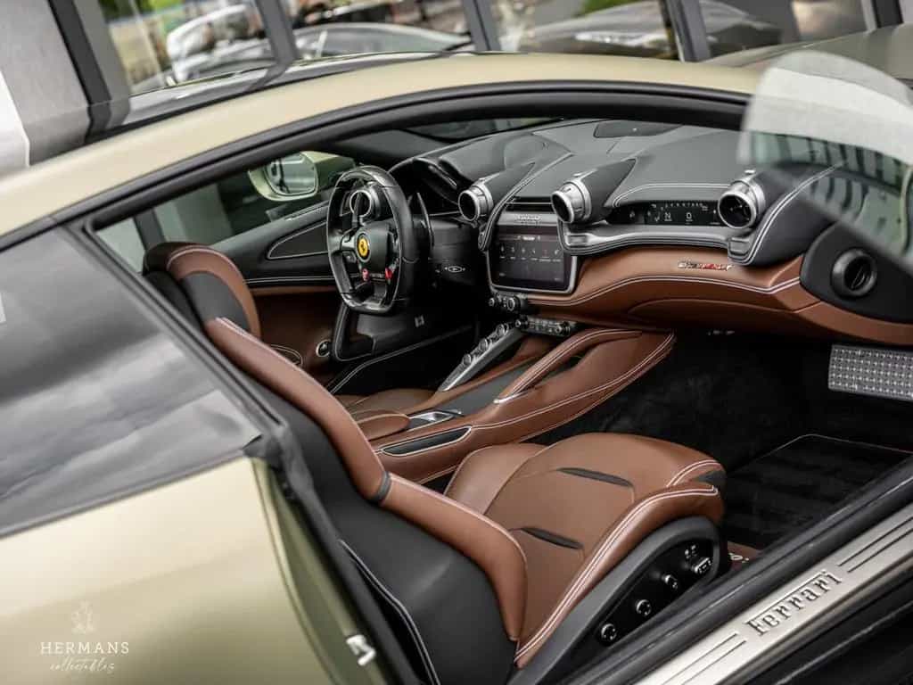 Ferrari GTC4Lusso T 3.9 V8 / Warranty / Passenger Displa 11/2020-photo-7