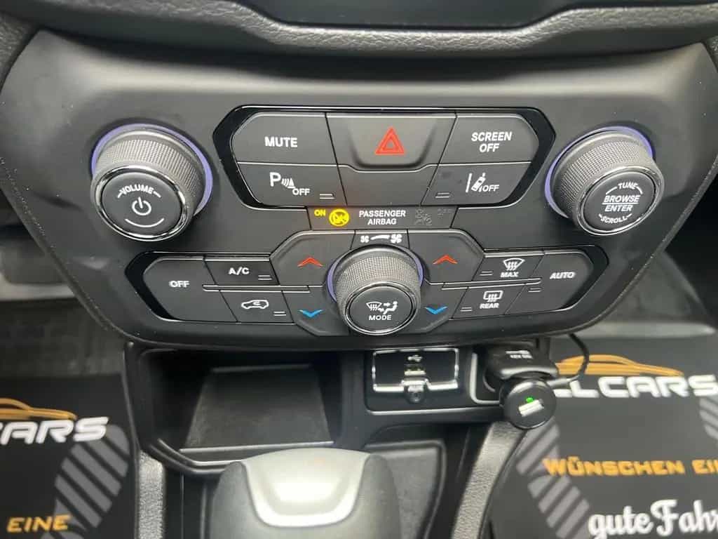 Jeep Renegade Longitude FWD *Pano*Kamera*Tempomat 02/2019-photo-19