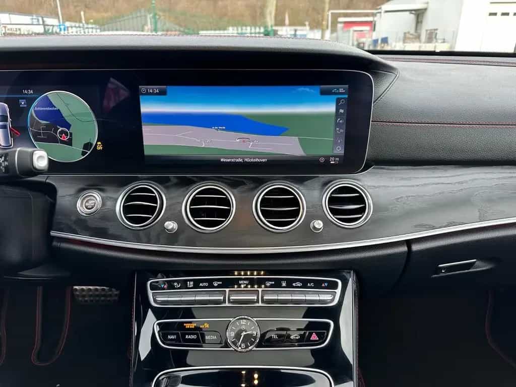 Mercedes-Benz E 43 AMG T 4M Distr HUD Pano 360° Sitzbelüf AHK 08/2017-photo-21
