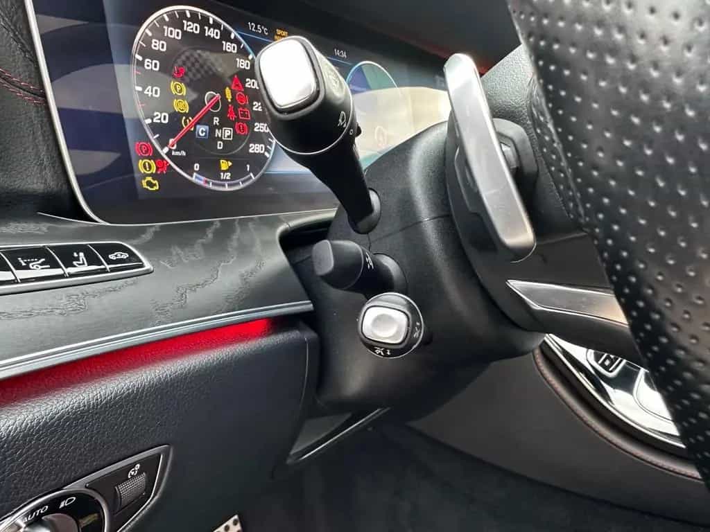 Mercedes-Benz E 43 AMG T 4M Distr HUD Pano 360° Sitzbelüf AHK 08/2017-photo-31