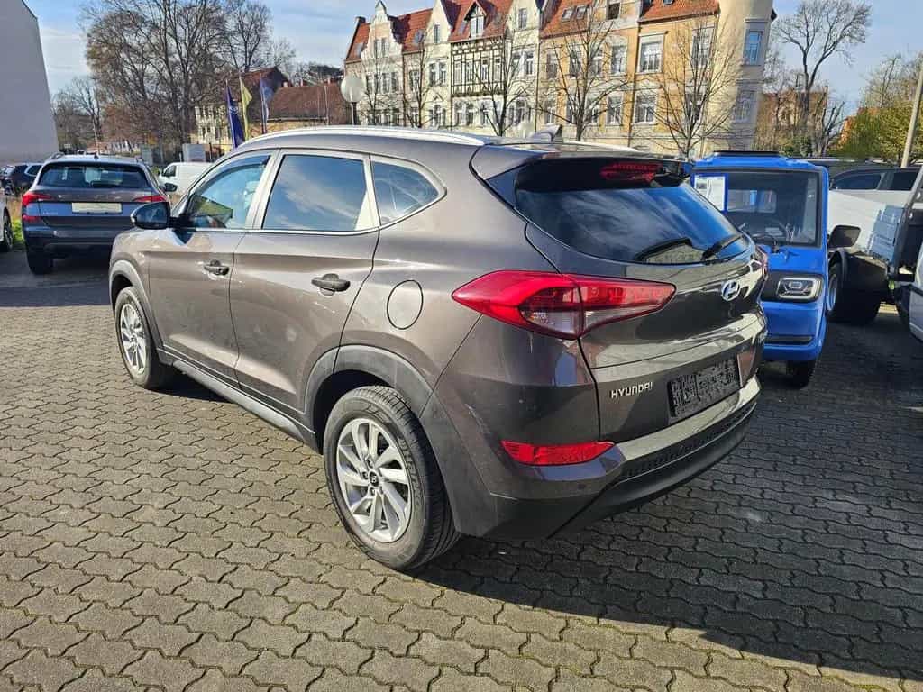 Hyundai TUCSON blue 1.6 GDi 2WD Trend+NAVI+AHK+2.HAND+ 05/2016-photo-3