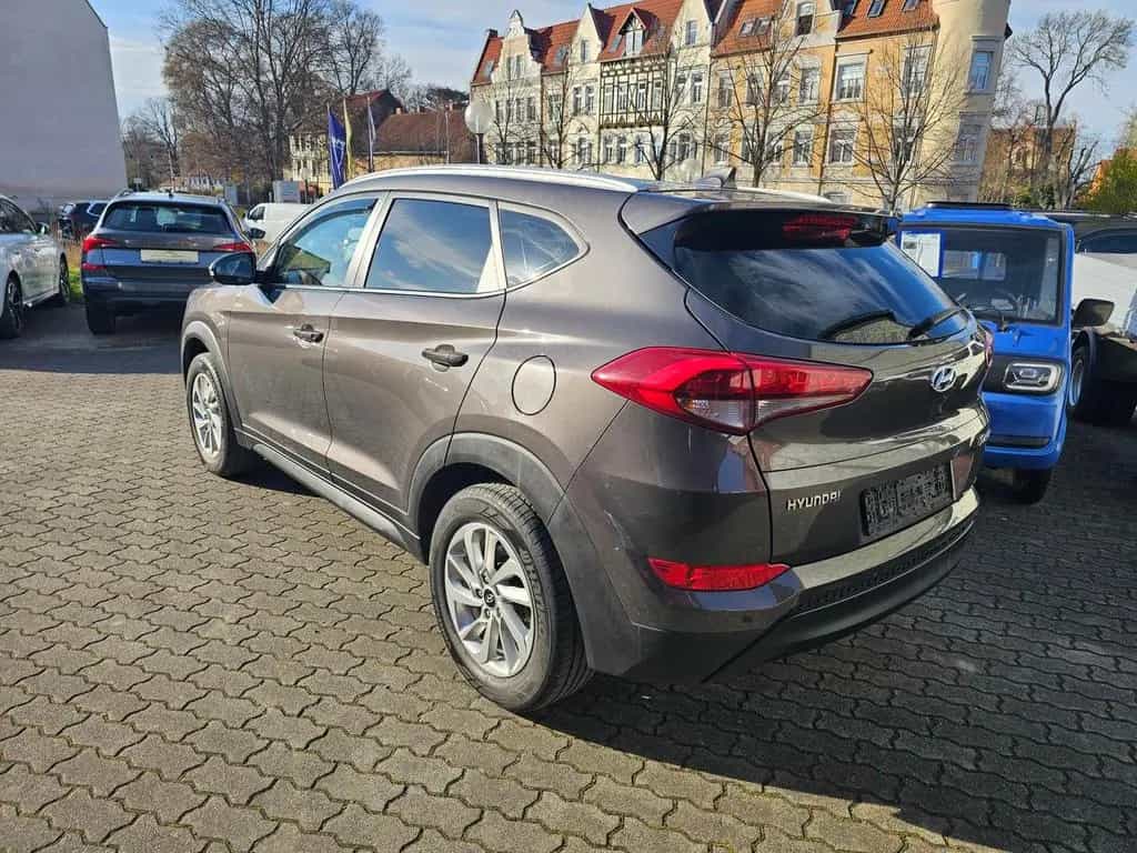 Hyundai TUCSON blue 1.6 GDi 2WD Trend+NAVI+AHK+2.HAND+ 05/2016-photo-4