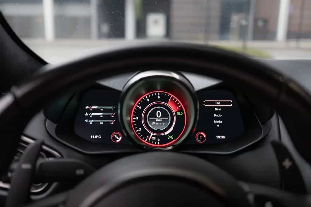Aston Martin V8 Vantage 4.0 06/2020-photo-12