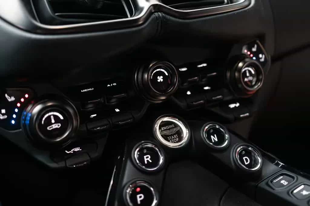 Aston Martin V8 Vantage 4.0 06/2020-photo-13