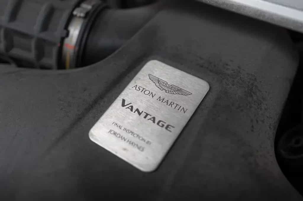 Aston Martin V8 Vantage 4.0 06/2020-photo-14