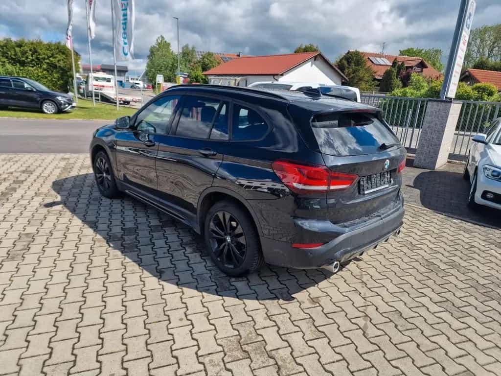 BMW X1 xDrive 18 d Sport Line*AHK*mtl. 299,-€ 02/2022-photo-2