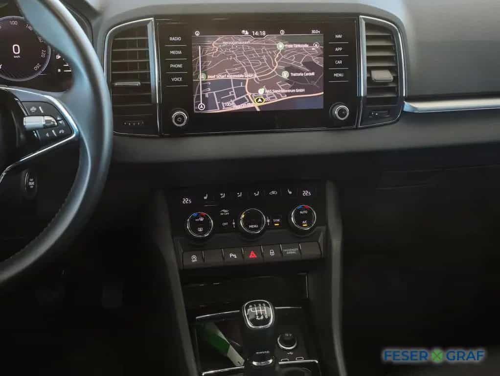 Skoda Karoq 1.0 TSI Tour AHK LED Navi RüKa Sitzh. 17" 05/2023-photo-8