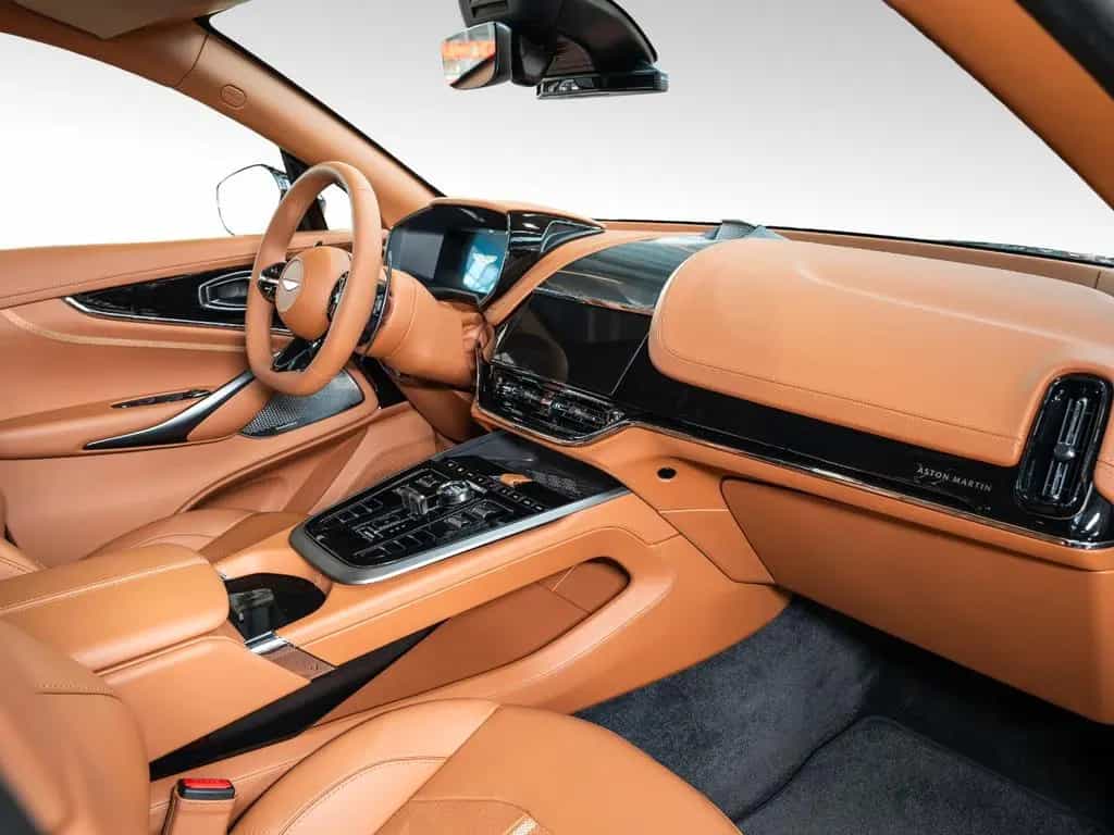 Aston Martin DBX 707 MY26 | Heated Steering | Q - Leather 11/2025-photo-18