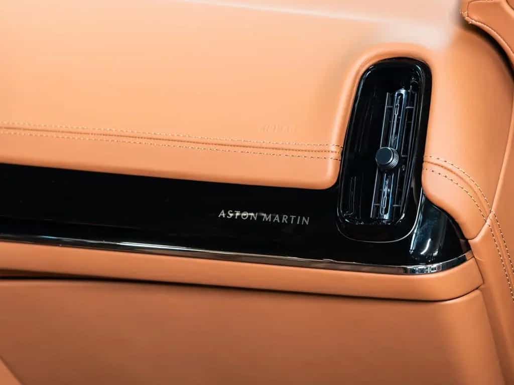 Aston Martin DBX 707 MY26 | Heated Steering | Q - Leather 11/2025-photo-24