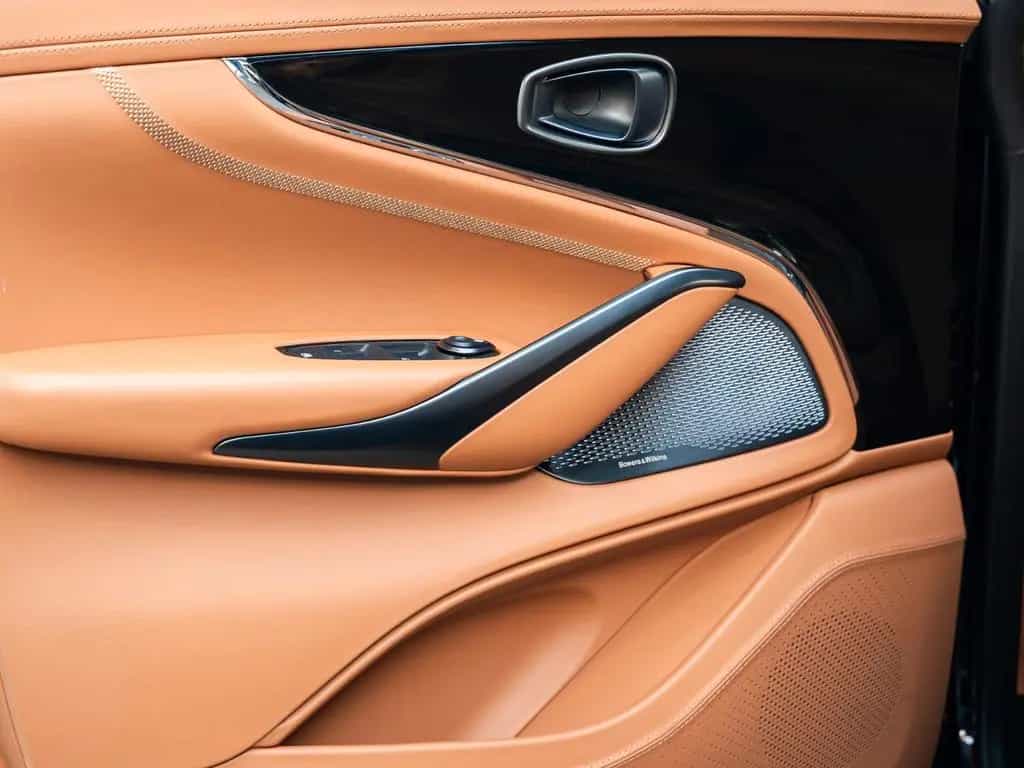 Aston Martin DBX 707 MY26 | Heated Steering | Q - Leather 11/2025-photo-25