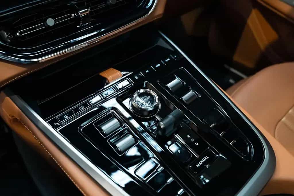 Aston Martin DBX 707 MY26 | Heated Steering | Q - Leather 11/2025-photo-28