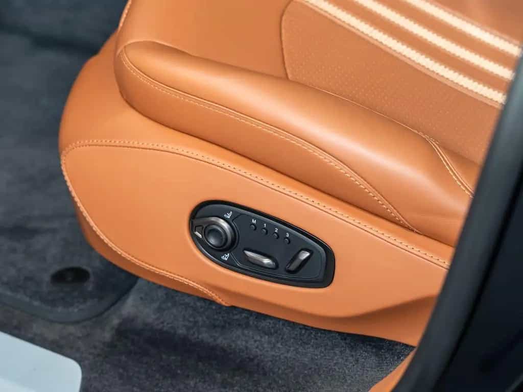 Aston Martin DBX 707 MY26 | Heated Steering | Q - Leather 11/2025-photo-29
