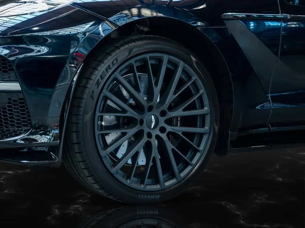 Aston Martin DBX 707 MY26 | Heated Steering | Q - Leather 11/2025-photo-7