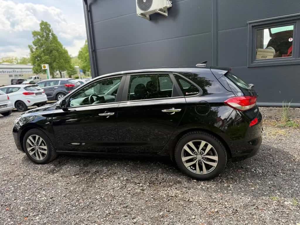 Hyundai i30 Comfort*1,0T*Klima*SHZ*Kamrera*LED* 06/2018-photo-12