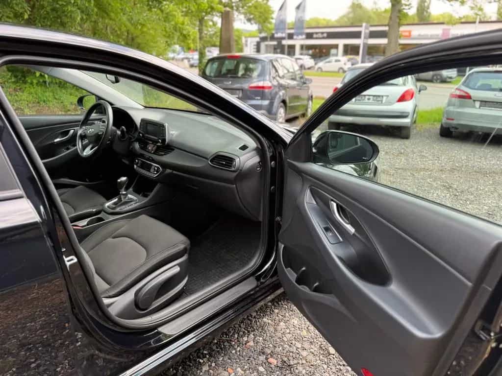 Hyundai i30 Comfort*1,0T*Klima*SHZ*Kamrera*LED* 06/2018-photo-4