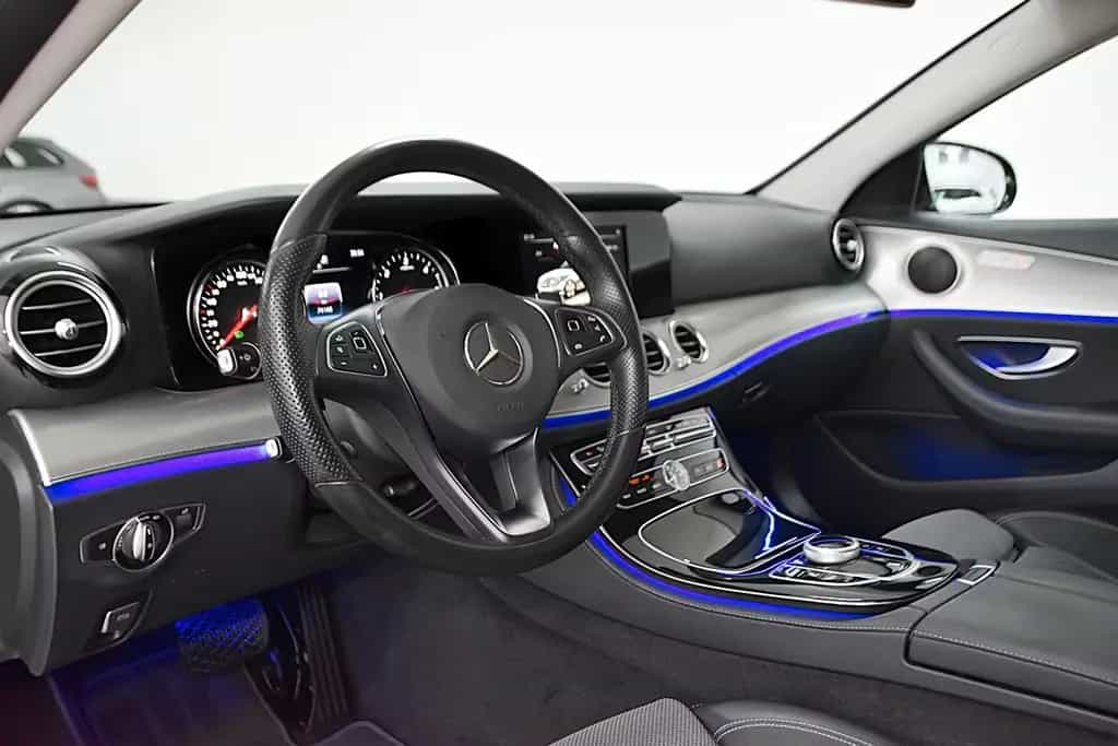 Mercedes-Benz E-Class D T AVANTGARDE *FINANZIERUNG MÖGLICH* 01/2017-photo-1