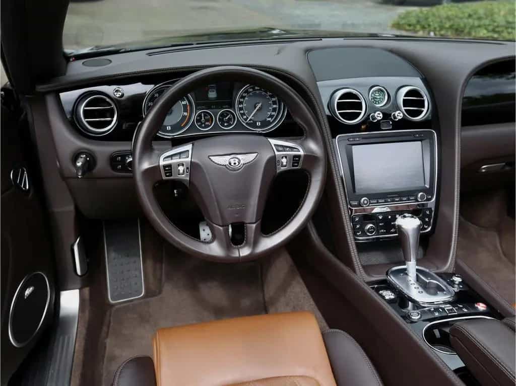 Bentley Continental GTC 4.0 V8 Mulliner 03/2014-photo-22