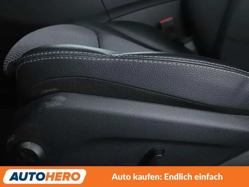 Mercedes-Benz C 250 Avantgarde Aut.*CAM*NAVI*LED*PANO*PDC*SHZ* 12/2017-photo-32