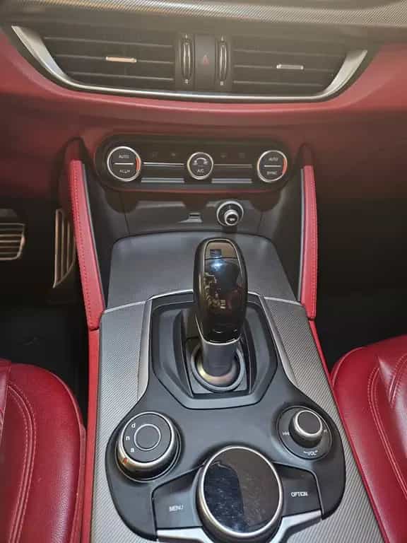 Alfa Romeo Stelvio 2.0 Turbo 16V 147kW AT8-Q4 - 11/2017-photo-4