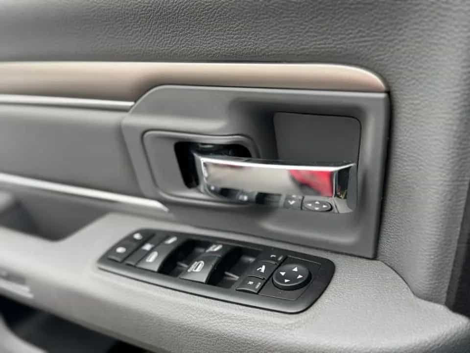 Dodge RAM 5.7 Fahrwerk 2,11m hoch 22" Schiebed. Leder 07/2019-photo-9