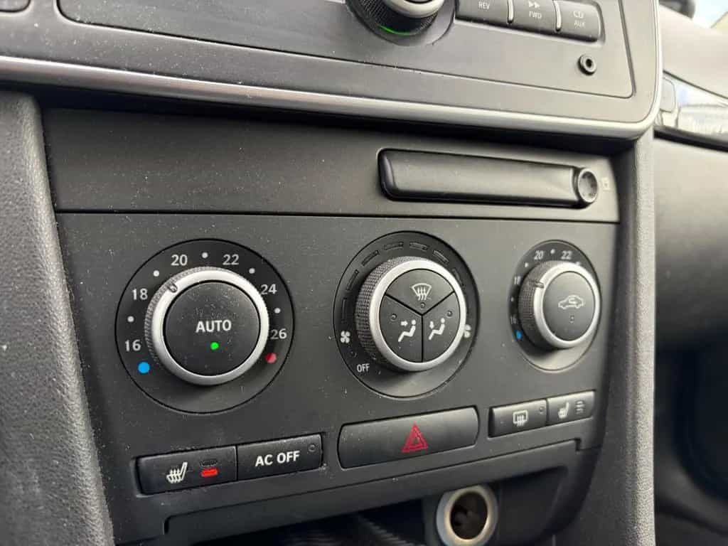 Saab 9-3 1.9TTiD 132kW Aero SportCombi Klima 2x alu 04/2011-photo-11